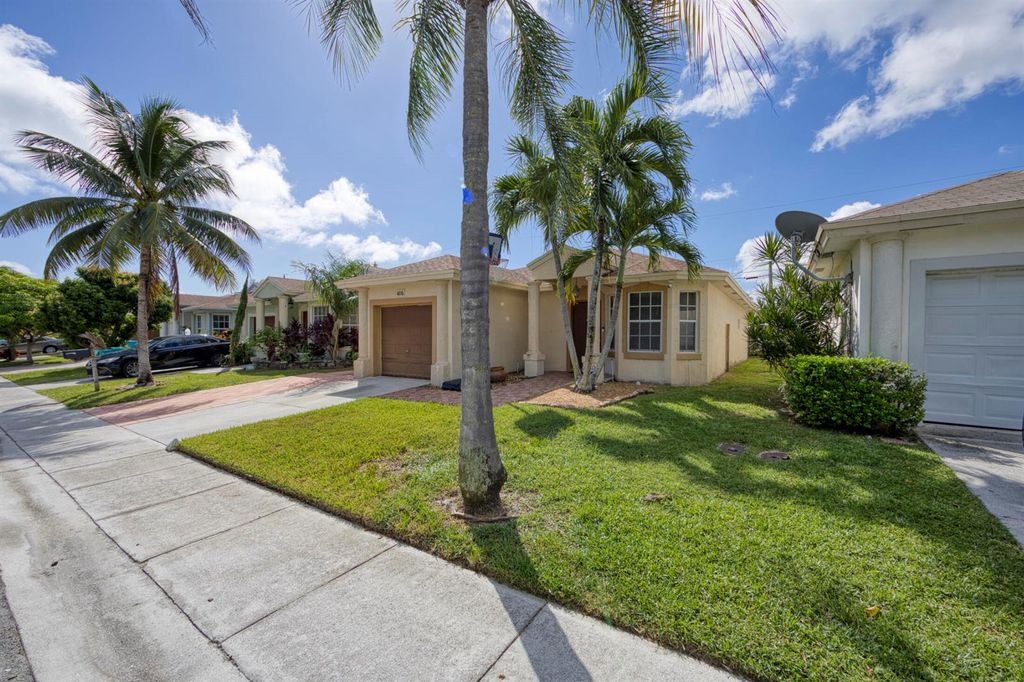 416 Circle Drive S, Boynton Beach, FL 33435