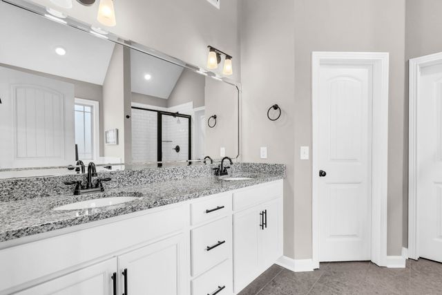 416 Glenstone Springs Dr, Clarksville, TN 37043