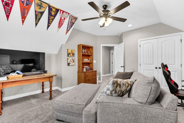 416 Glenstone Springs Dr, Clarksville, TN 37043