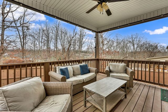 416 Glenstone Springs Dr, Clarksville, TN 37043