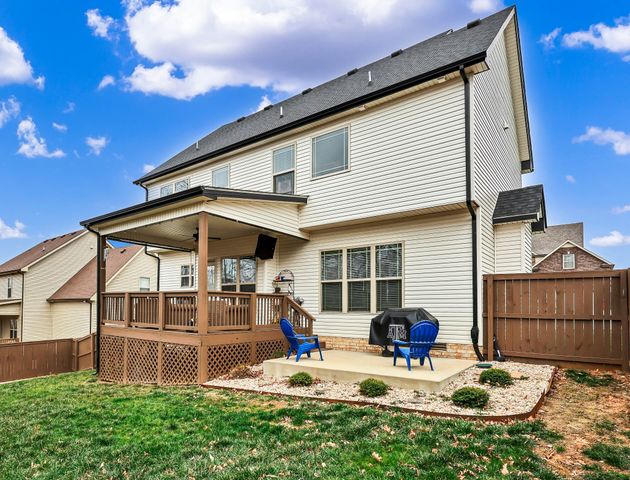 416 Glenstone Springs Dr, Clarksville, TN 37043