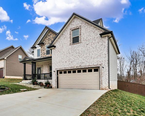 416 Glenstone Springs Dr, Clarksville, TN 37043