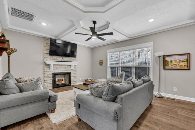 416 Glenstone Springs Dr, Clarksville, TN 37043