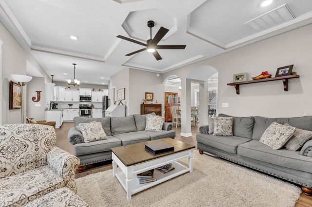 416 Glenstone Springs Dr, Clarksville, TN 37043