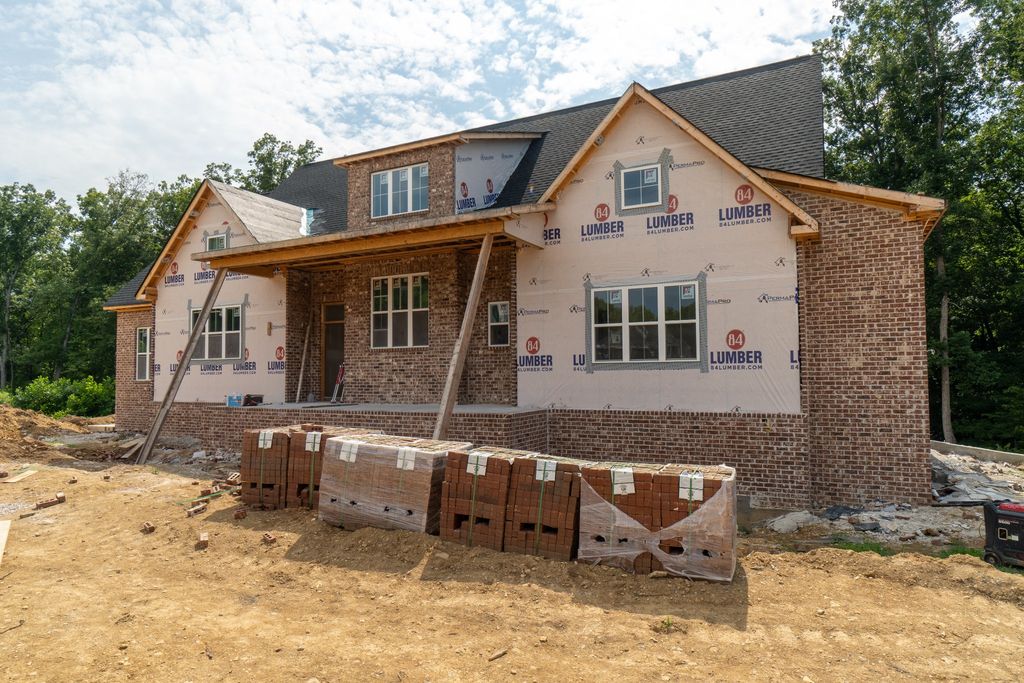 7037 Hall Rd, Greenbrier, TN 37073