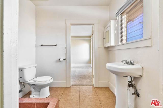 1228 S Catalina Street, Los Angeles, CA 90006