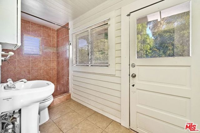 1228 S Catalina Street, Los Angeles, CA 90006