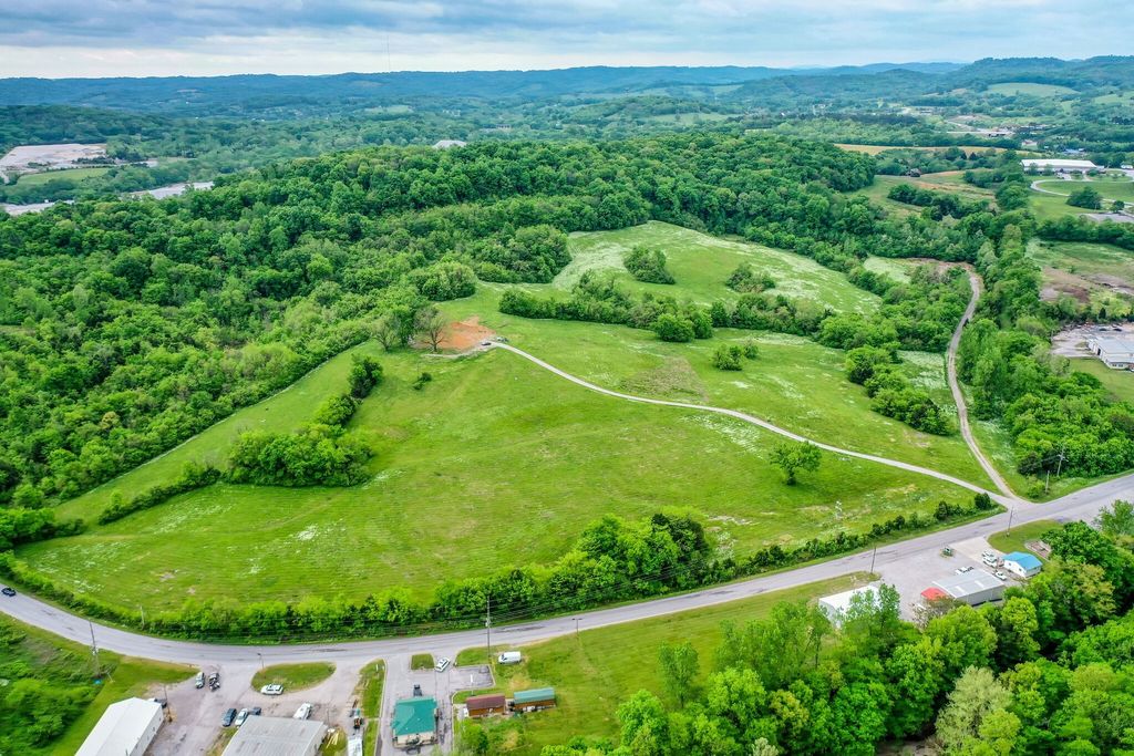 226 Jmz Dr, Gordonsville, TN 38563