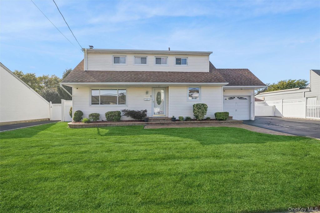 532 Alwick Avenue, West Islip, NY 11795 — exterior