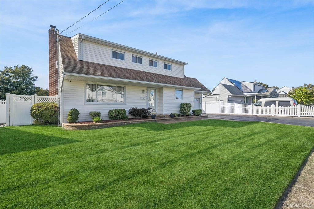 532 Alwick Avenue, West Islip, NY 11795 — photo 2