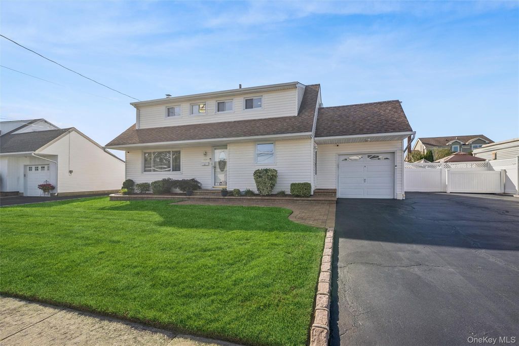 532 Alwick Avenue, West Islip, NY 11795 — photo 3