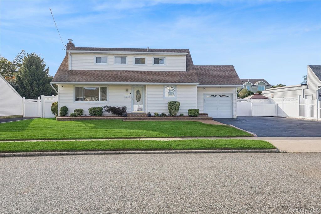 532 Alwick Avenue, West Islip, NY 11795 — photo 4