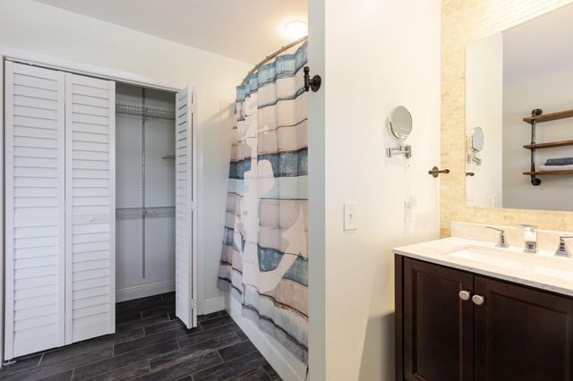 S 110 Bahama Drive, Duck Key, FL 33050