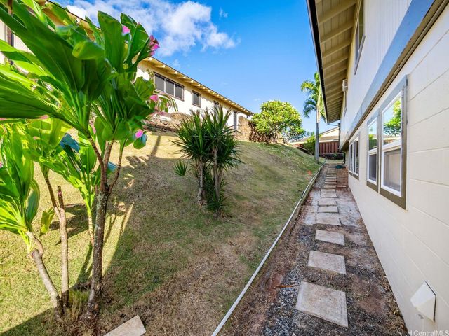 98-1743 Ulu Street, Aiea, HI 96701