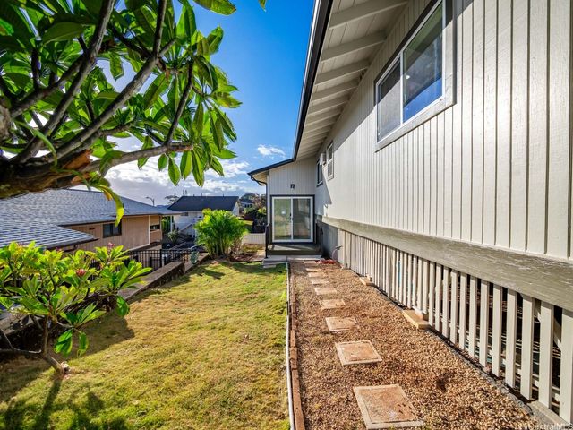 98-1743 Ulu Street, Aiea, HI 96701