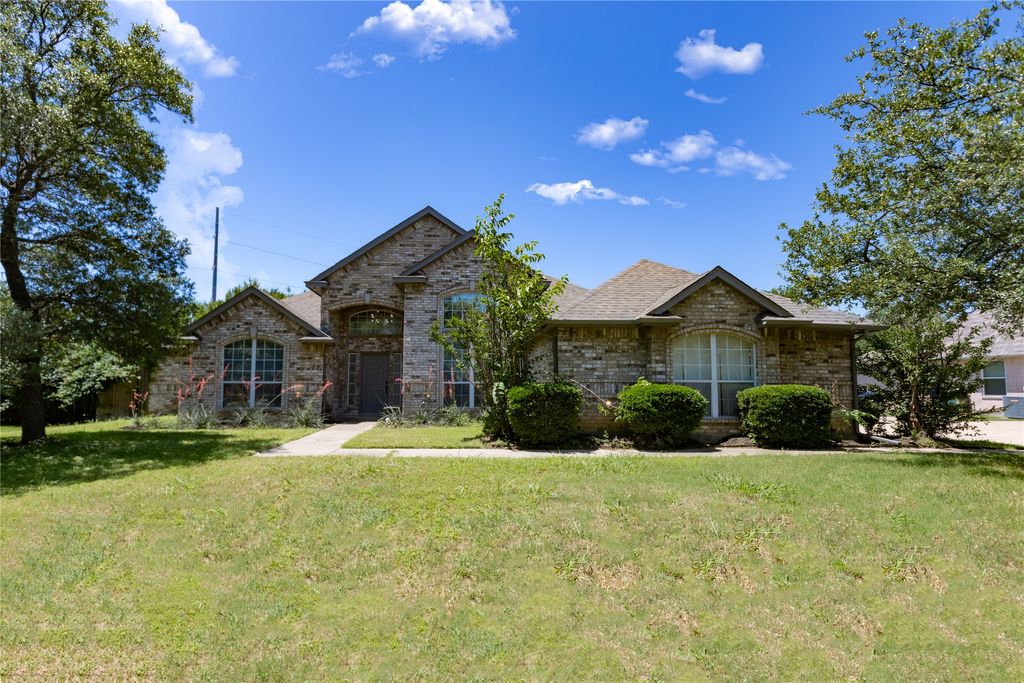 1209 Renfro Street, Burleson, TX 76028