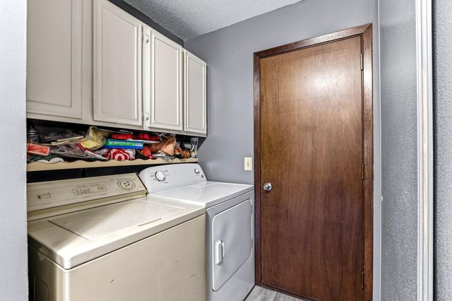 6877 Grenwich Lane N, Oakdale, MN 55128