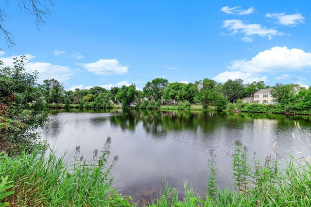 6877 Grenwich Lane N, Oakdale, MN 55128