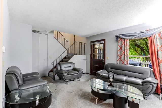 6877 Grenwich Lane N, Oakdale, MN 55128