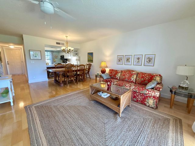 18390 SE Wood Haven Lane E, Jupiter, FL 33469