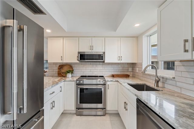 185 Palm DR 18L, Naples, FL 34112