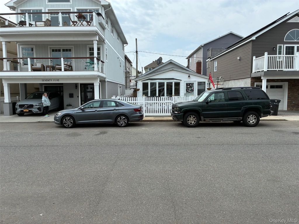 77 Pennsylvania Avenue, Long Beach, NY 11561