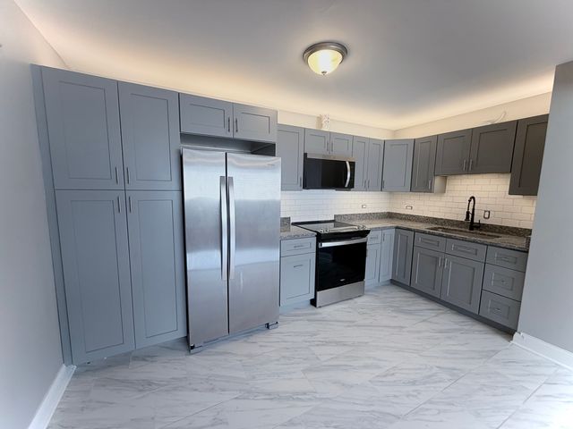 2069 N 18th Avenue, Melrose Park, IL 60160