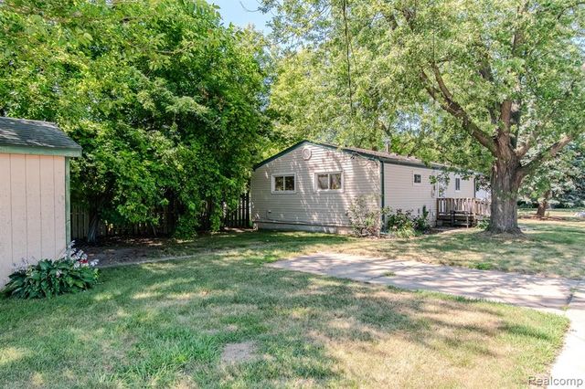 19888 Broadacres Street, Clinton Township, MI 48035