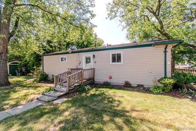 19888 Broadacres Street, Clinton Township, MI 48035