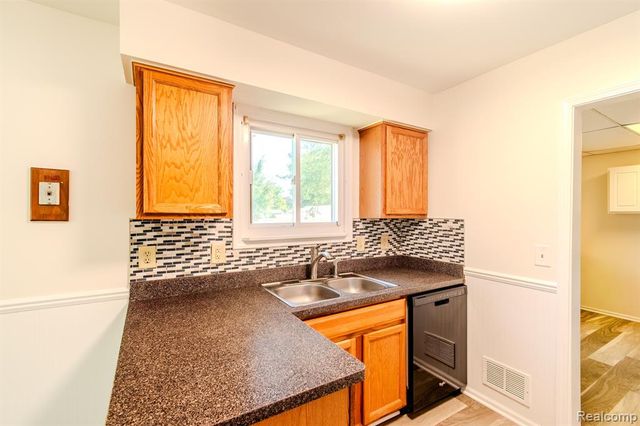 19888 Broadacres Street, Clinton Township, MI 48035