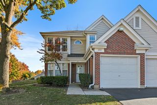 323 Green Knoll Lane 323, Streamwood, IL 60107
