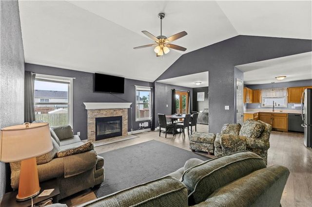 517 Shanandoah Drive, Edgerton, KS 66021
