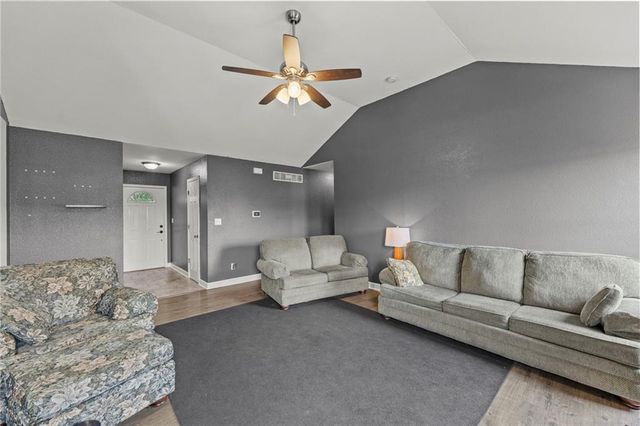 517 Shanandoah Drive, Edgerton, KS 66021