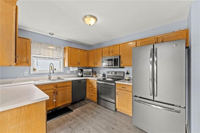 517 Shanandoah Drive, Edgerton, KS 66021