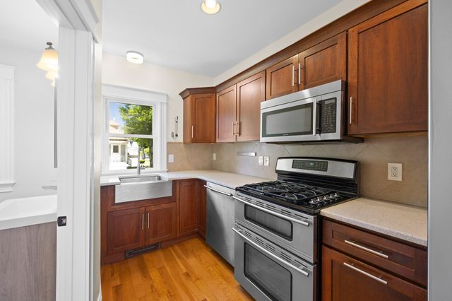 34 Ricard St, Seekonk, MA 02771