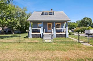 34 Ricard St, Seekonk, MA 02771