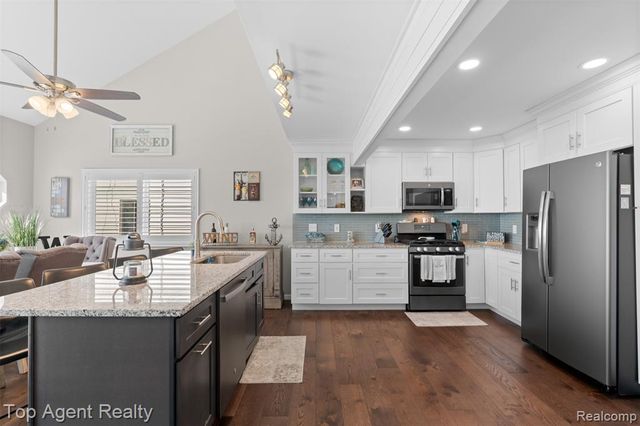 7910 Anchor Bay Drive, Clay, MI 48001