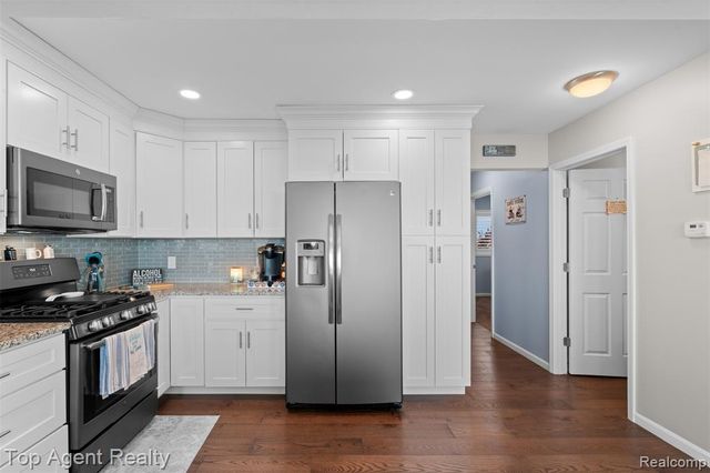 7910 Anchor Bay Drive, Clay, MI 48001