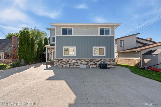 7910 Anchor Bay Drive, Clay, MI 48001