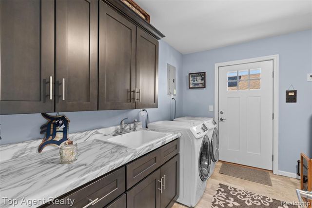 7910 Anchor Bay Drive, Clay, MI 48001