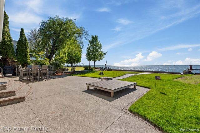 7910 Anchor Bay Drive, Clay, MI 48001