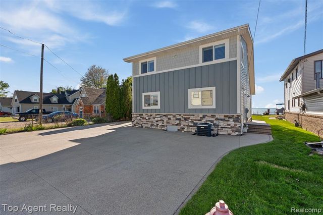 7910 Anchor Bay Drive, Clay, MI 48001