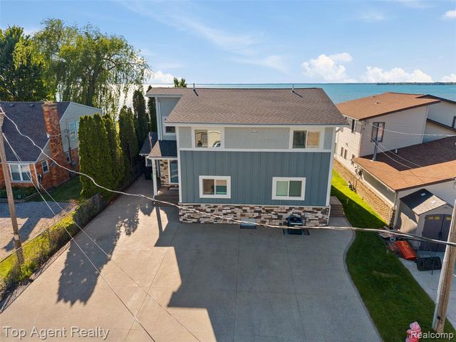 7910 Anchor Bay Drive, Clay, MI 48001