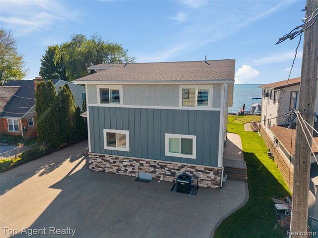 7910 Anchor Bay Drive, Clay, MI 48001