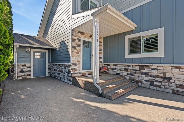 7910 Anchor Bay Drive, Clay, MI 48001