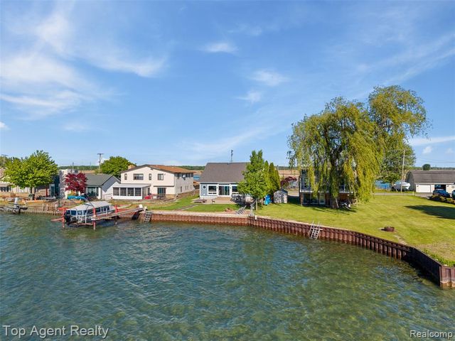 7910 Anchor Bay Drive, Clay, MI 48001