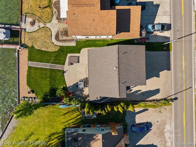 7910 Anchor Bay Drive, Clay, MI 48001