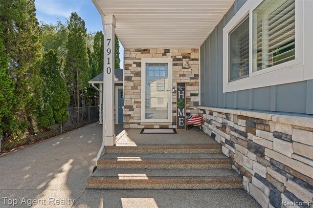 7910 Anchor Bay Drive, Clay, MI 48001