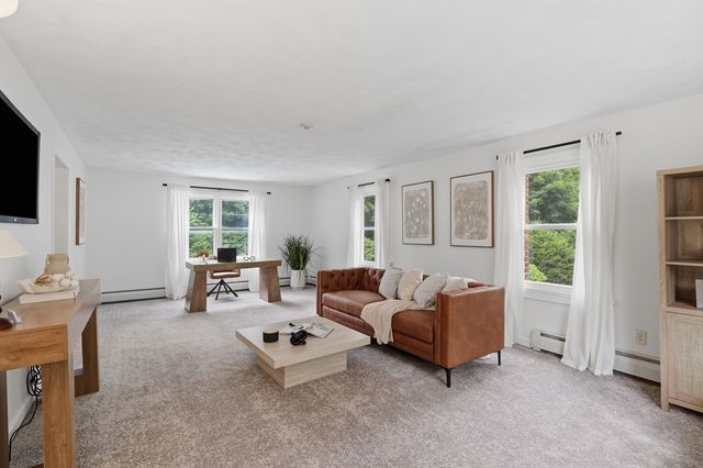 109 Country Ln, Leominster, MA 01453