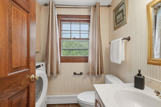109 Country Ln, Leominster, MA 01453
